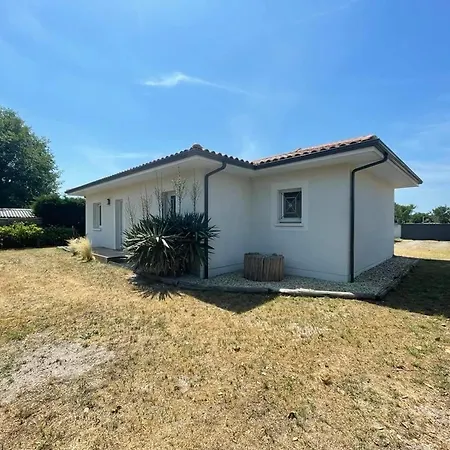 Coup De Coeur A 110m2 Piscine A Cote De La Piste Cyclable